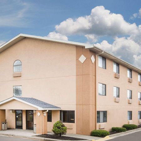 Super 8 By Wyndham Beckley Hotell Eksteriør bilde