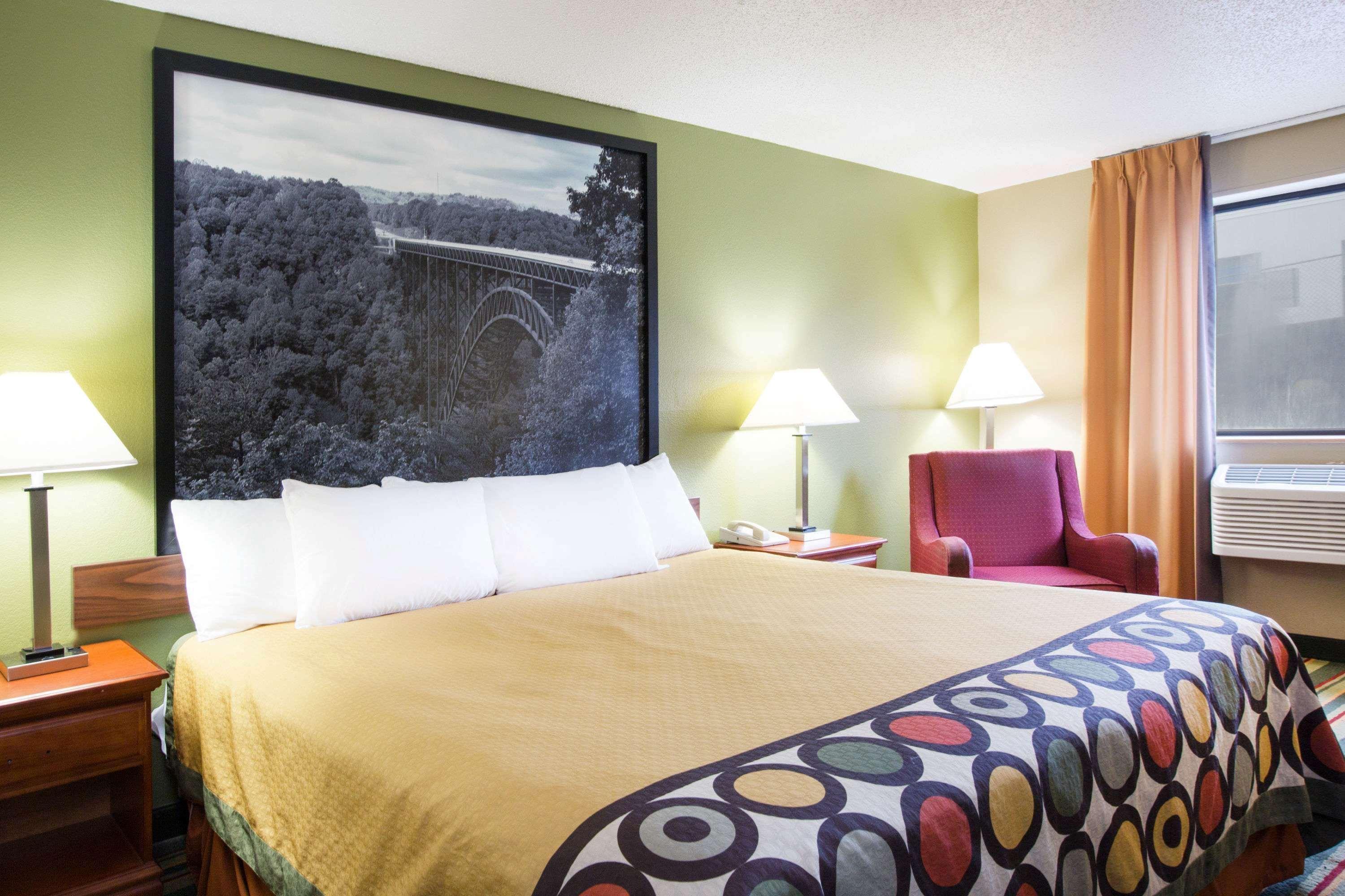 Super 8 By Wyndham Beckley Hotell Eksteriør bilde