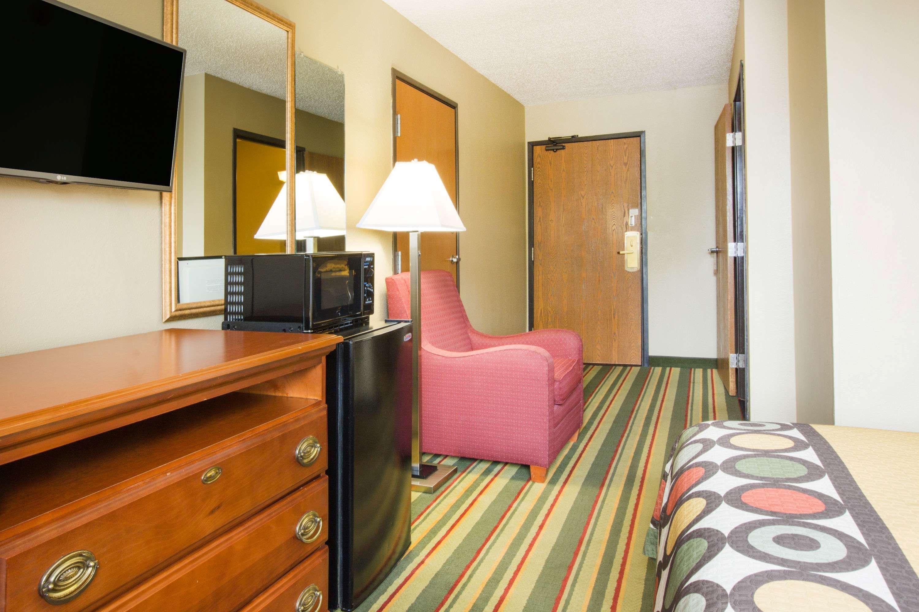 Super 8 By Wyndham Beckley Hotell Eksteriør bilde