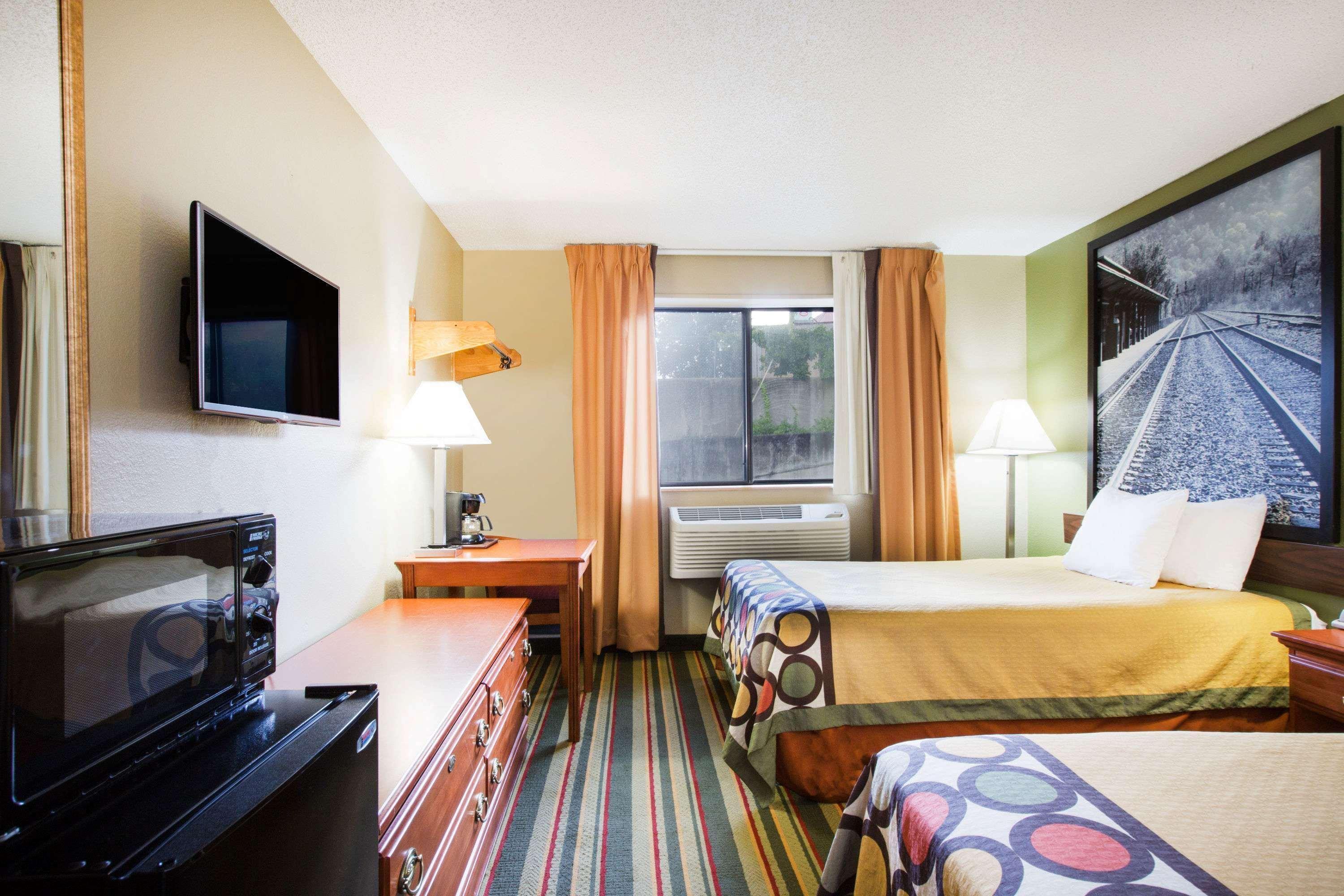 Super 8 By Wyndham Beckley Hotell Eksteriør bilde