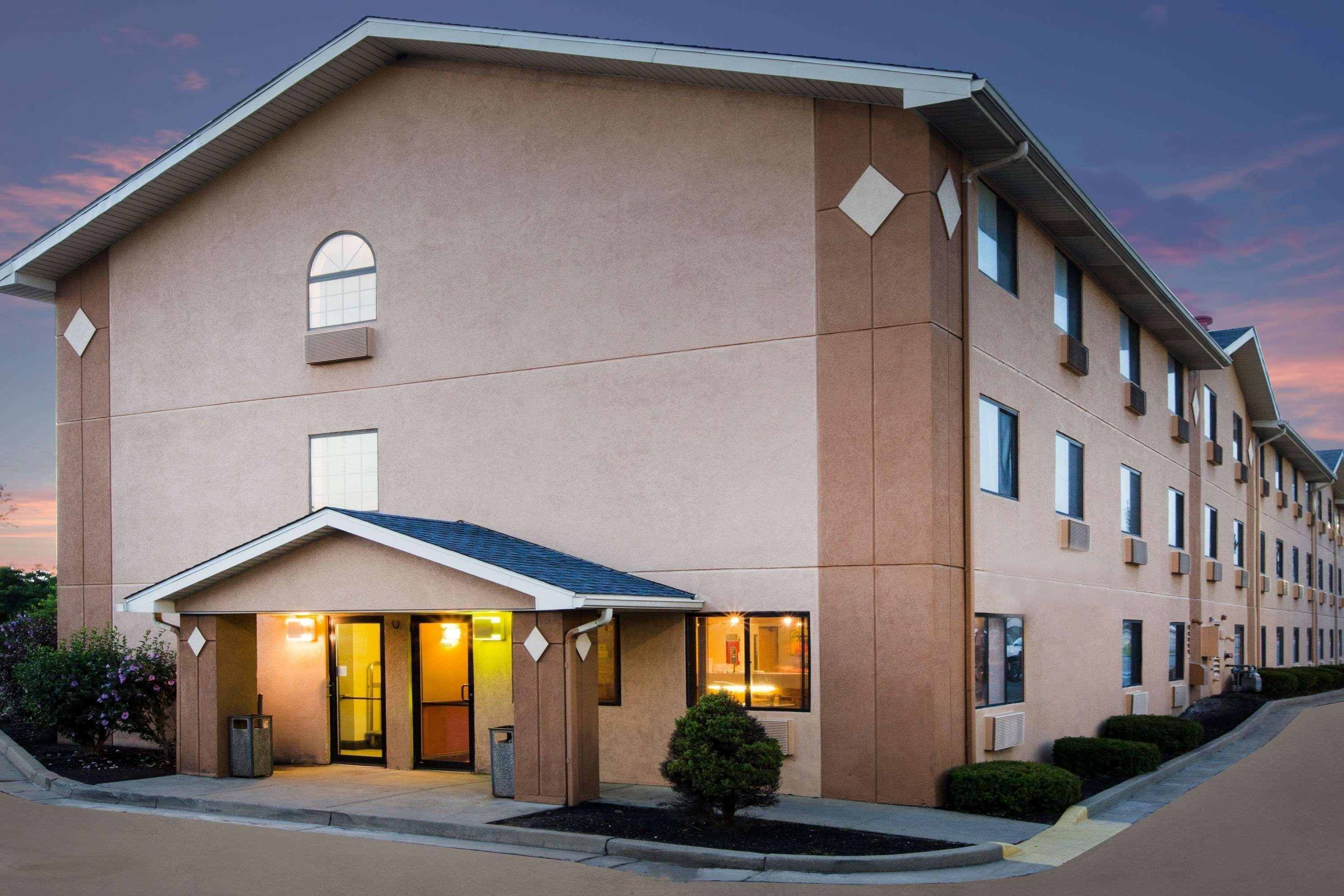 Super 8 By Wyndham Beckley Hotell Eksteriør bilde