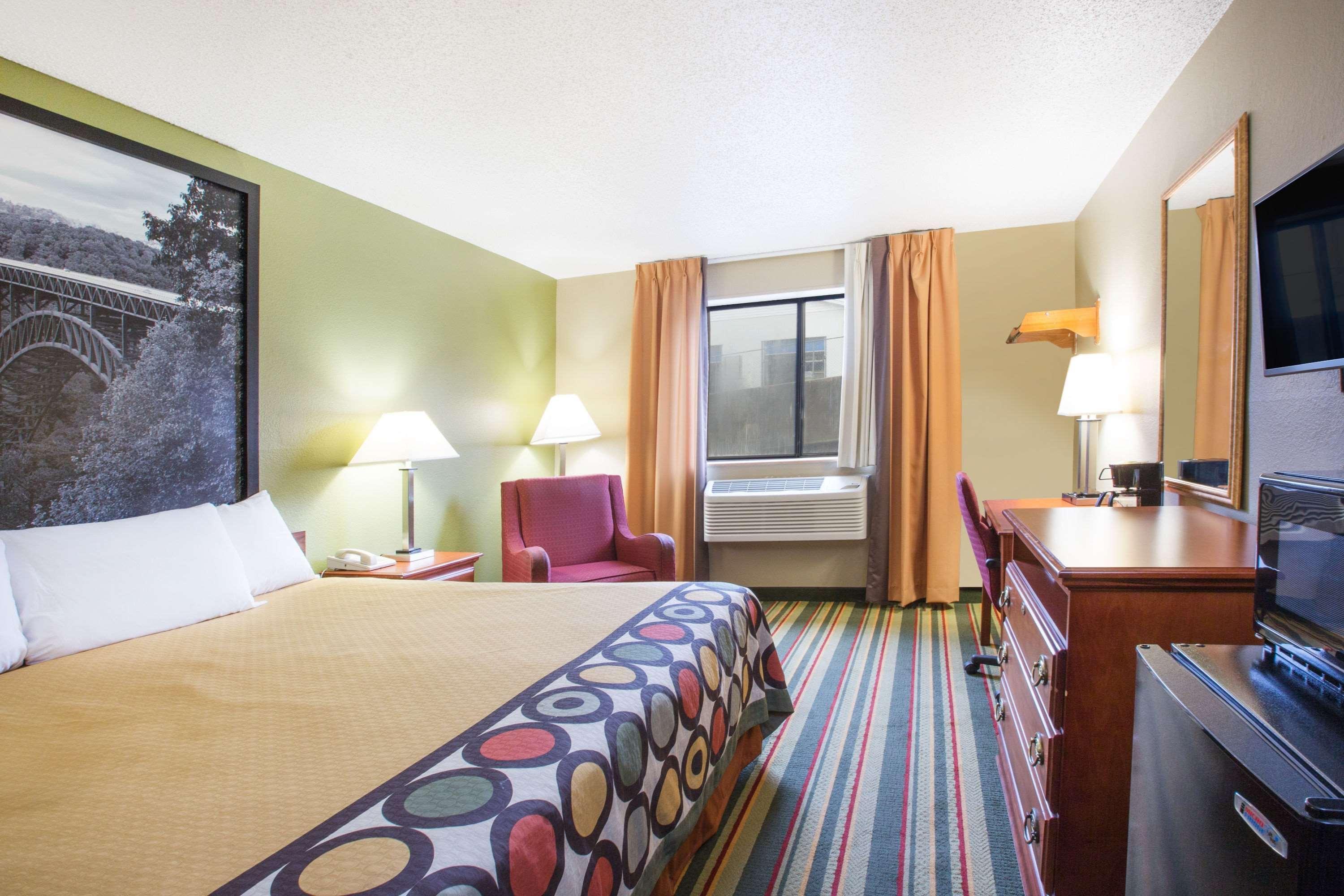 Super 8 By Wyndham Beckley Hotell Eksteriør bilde